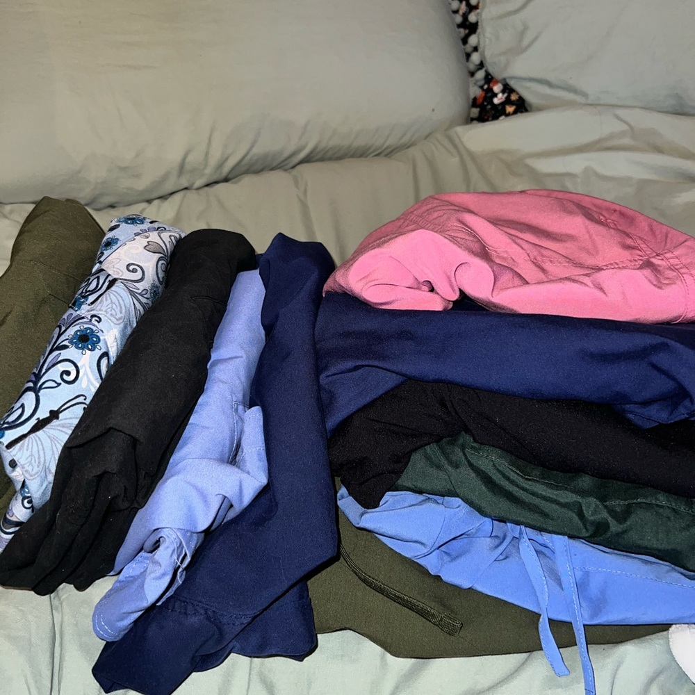 scrubs sizes L and XL